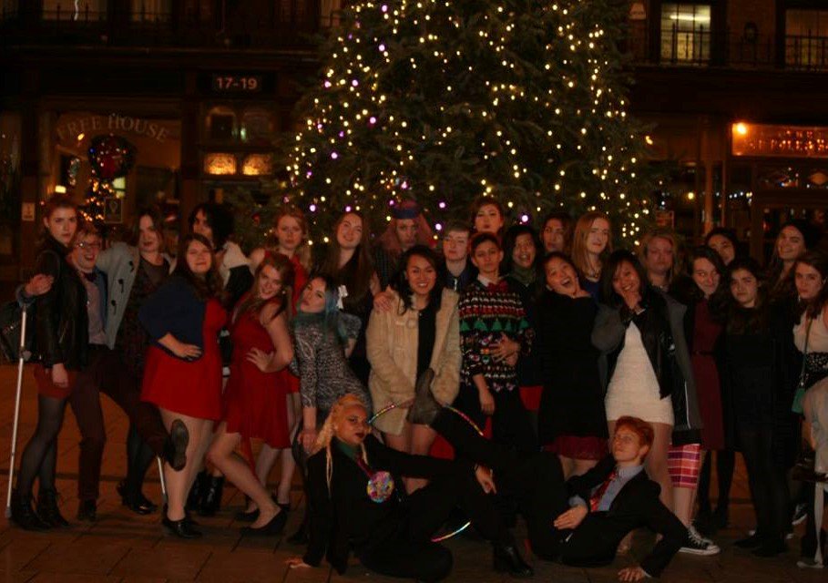 WomensRugbyIC's tweet photo. looking fine on the streets of Hammersmith for annual Christmas dinner! #rugby #womensrugby #christmasdinner #impics https://t.co/X1GgCyZmBi