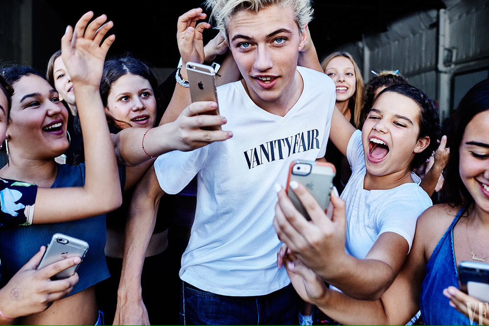 modeIesques's tweet photo. Lucky Blue Smith for Vanity Fair by Dewey Nicks https://t.co/RoPMO6vLEq