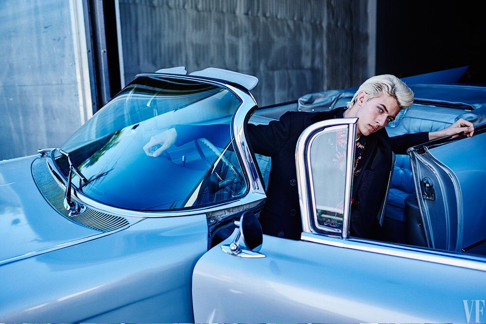 modeIesques's tweet photo. Lucky Blue Smith for Vanity Fair by Dewey Nicks https://t.co/RoPMO6vLEq