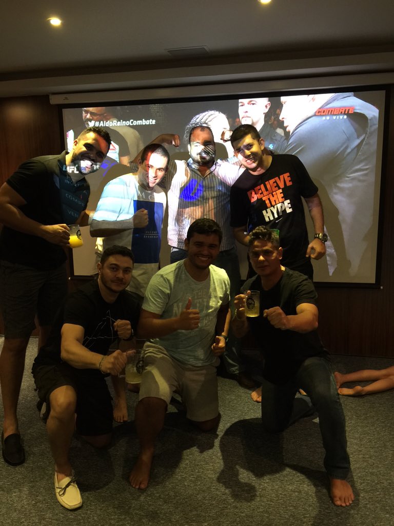 almeidamarkin's tweet photo. #AldoReinoCombate galera de Brasília reunida, pronto pro combate. https://t.co/IwSE120Zyy