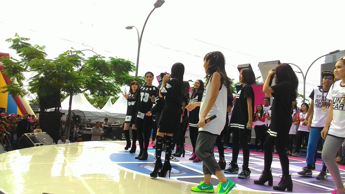 On stage #CherrybelleAdilaAtDahsyatRCTI