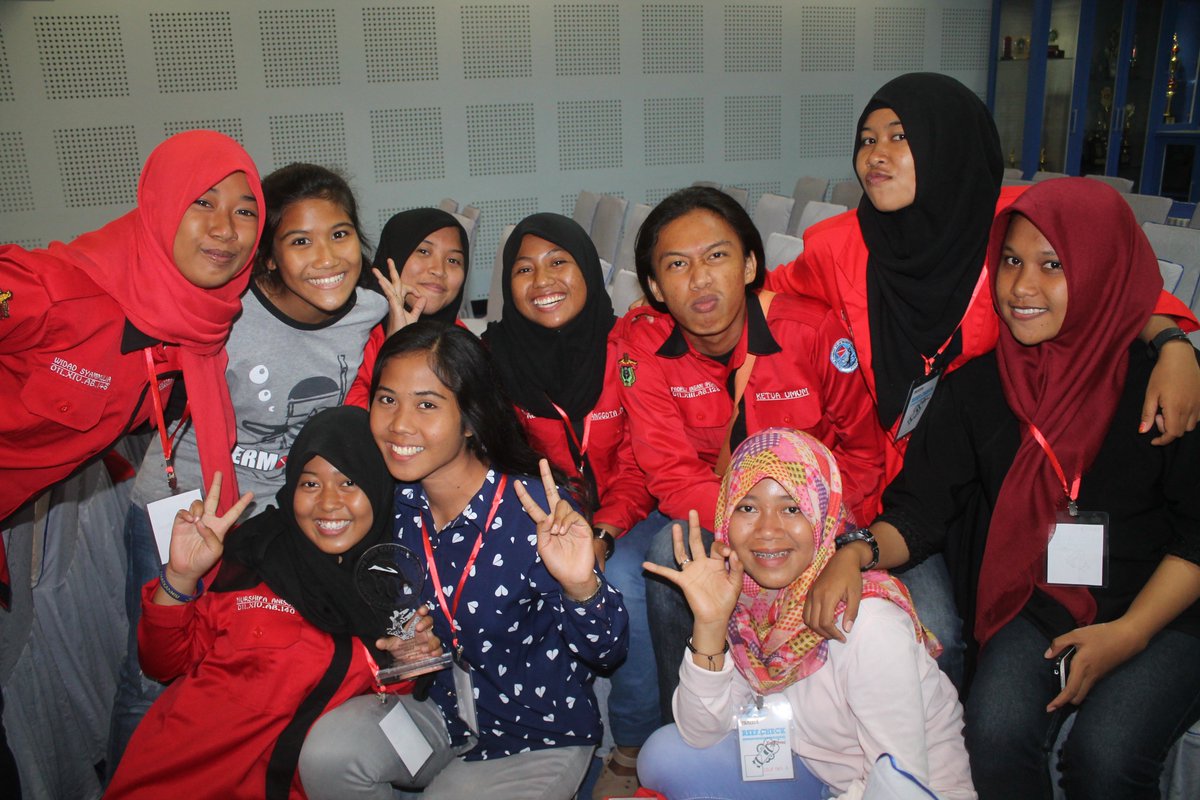 satrifdc's tweet photo. Senyum mereka :D https://t.co/bcJiZ7XOFh