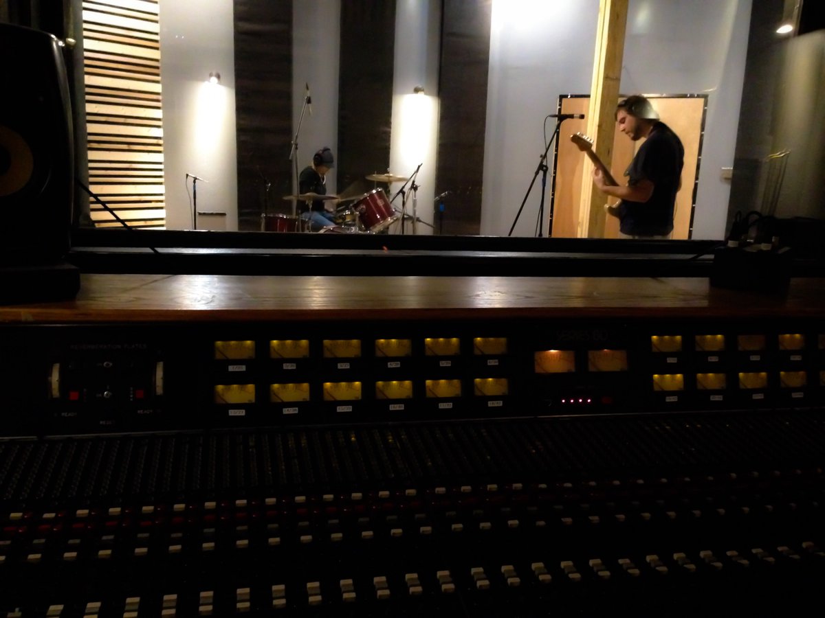 MicroMegaRecord's tweet image. Flyin' Lion in the studio