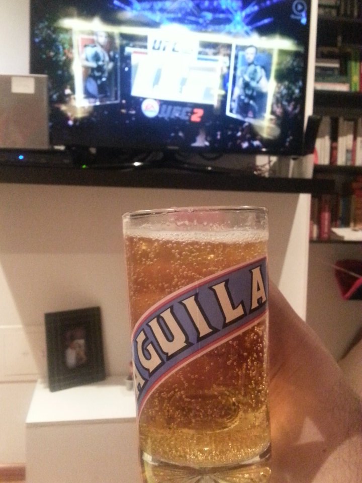 r_daza's tweet photo. Super-duper-combo @ufc + @CervezaAguila = #essentialviewing #essentialdrinking #UFC194 #saturdaynight https://t.co/Ki9Kf5bBck