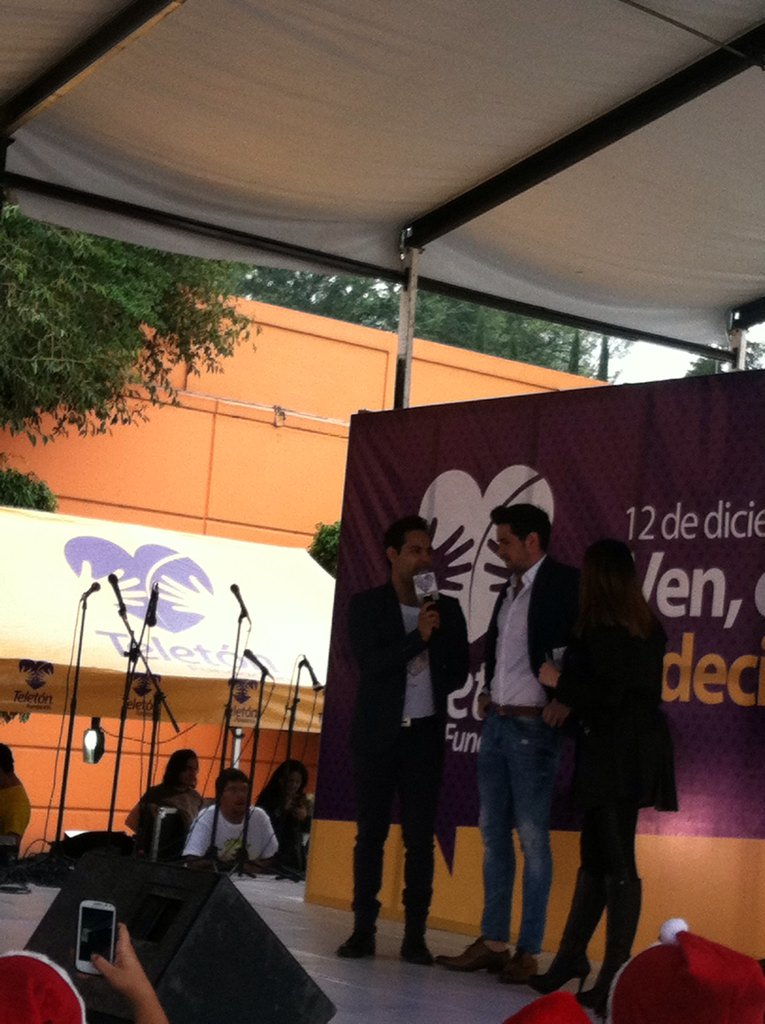 LaVidaDeUnFan's tweet photo. #SoyTestigoTeleton @EleazarGomez33 👏✨ https://t.co/c0RmHlV3b1