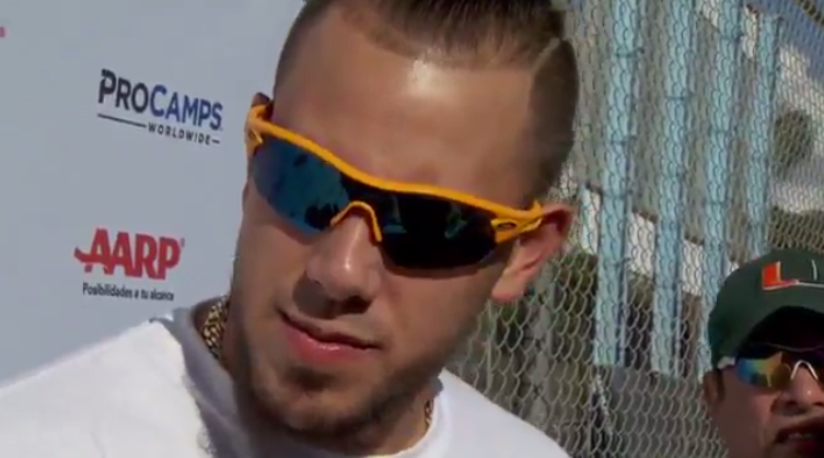 Marlins ace Jose Fernandez refuses to answer trade rumor question. #local10 bit.ly/1TIn7Je?utm_me… https://t.co/M32PobQ4U5