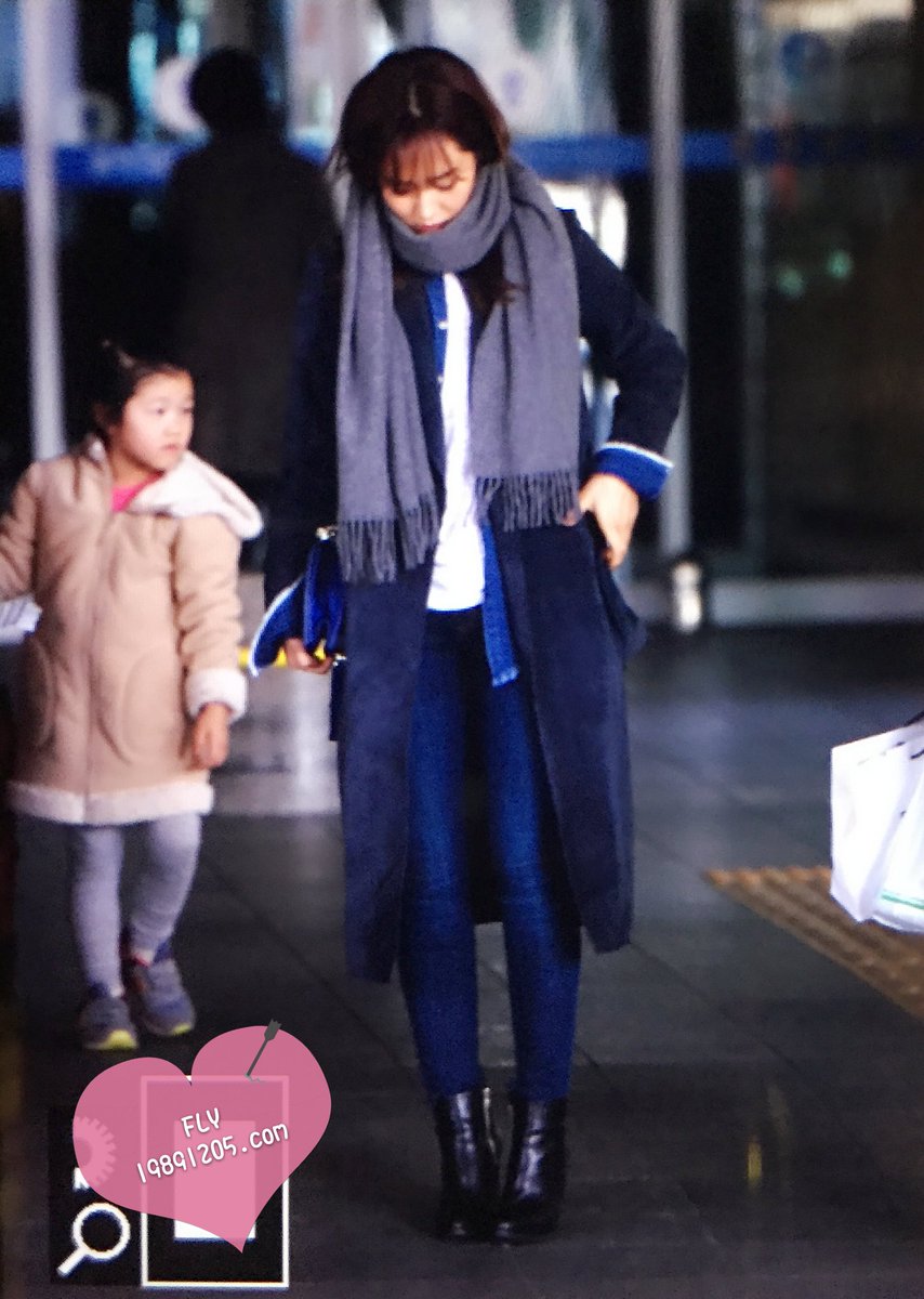 [PIC][13-12-2015]SNSD trở về Hàn Quốc vào sáng nay CWEyInrUYAAQlg4