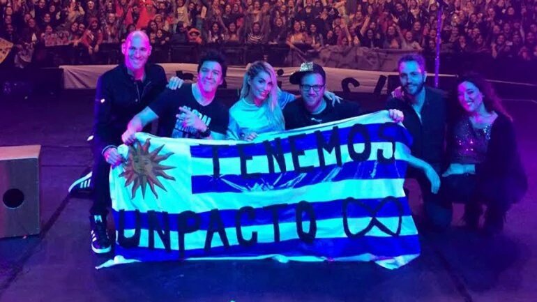 sonmisangeles_'s tweet photo. Ustedes tienen un pacto..@laliespos @LaliMusica 🎶🎼💞 #ABailarTour #LaliEnUruguay https://t.co/VjOLehOTks