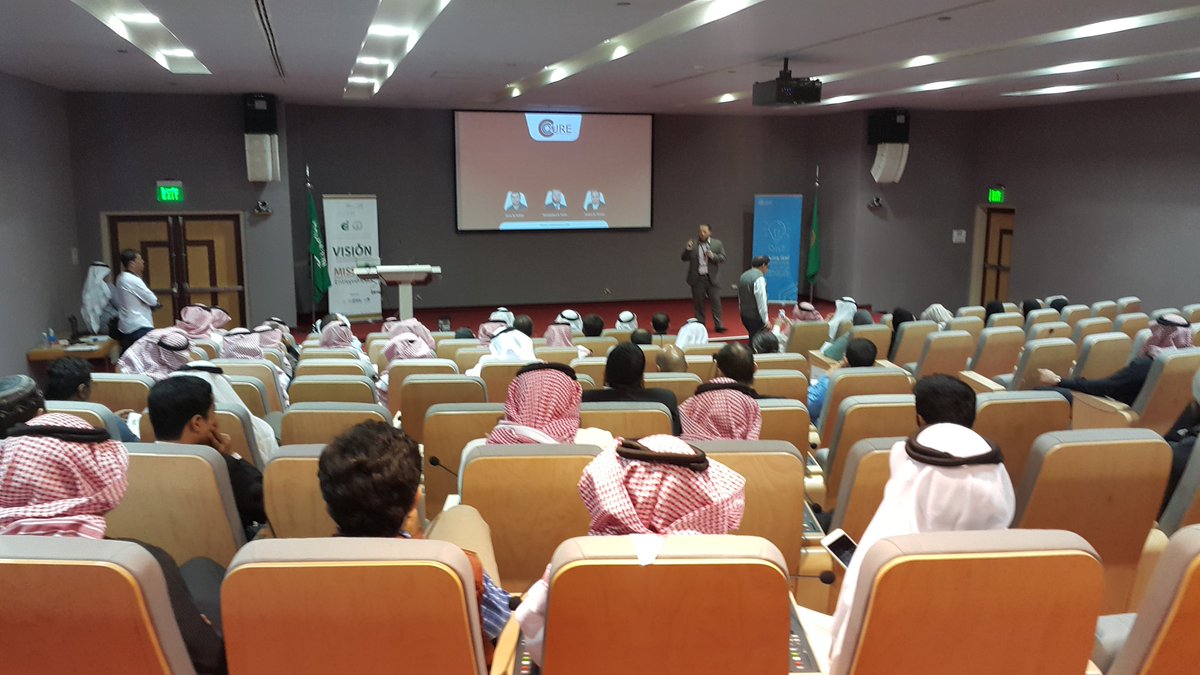 eiKFUPM's tweet photo. يعرض فريق @ConCureCo من @eiKFUPM و @KFUPM الآن في عروض خريجي حاضنة الاعمال في @eiKFUPM https://t.co/JVBOZX6tWX