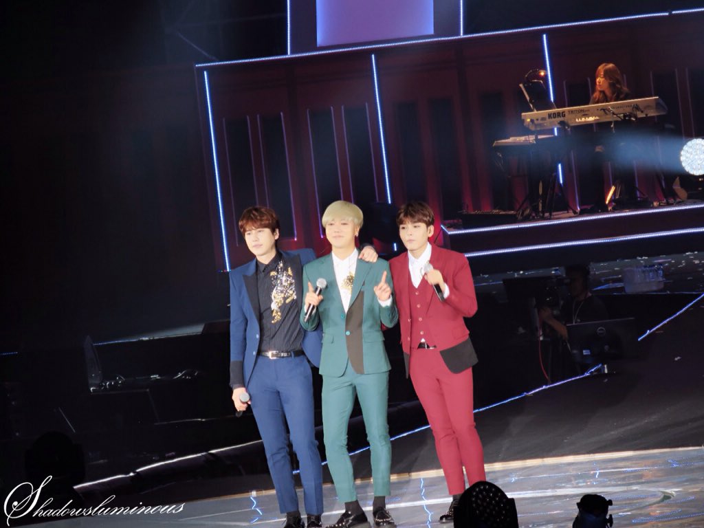 Shadowsluminous's tweet photo. การรอคอยมันจะยิ่งมีความหมายเมื่อเราได้พบกัน รักนะ KRY #KRYinBKKDay1 #KRYinBKK https://t.co/NVGmg9OIlz