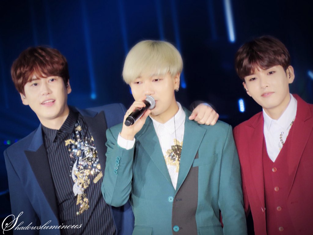 Shadowsluminous's tweet photo. การรอคอยมันจะยิ่งมีความหมายเมื่อเราได้พบกัน รักนะ KRY #KRYinBKKDay1 #KRYinBKK https://t.co/NVGmg9OIlz