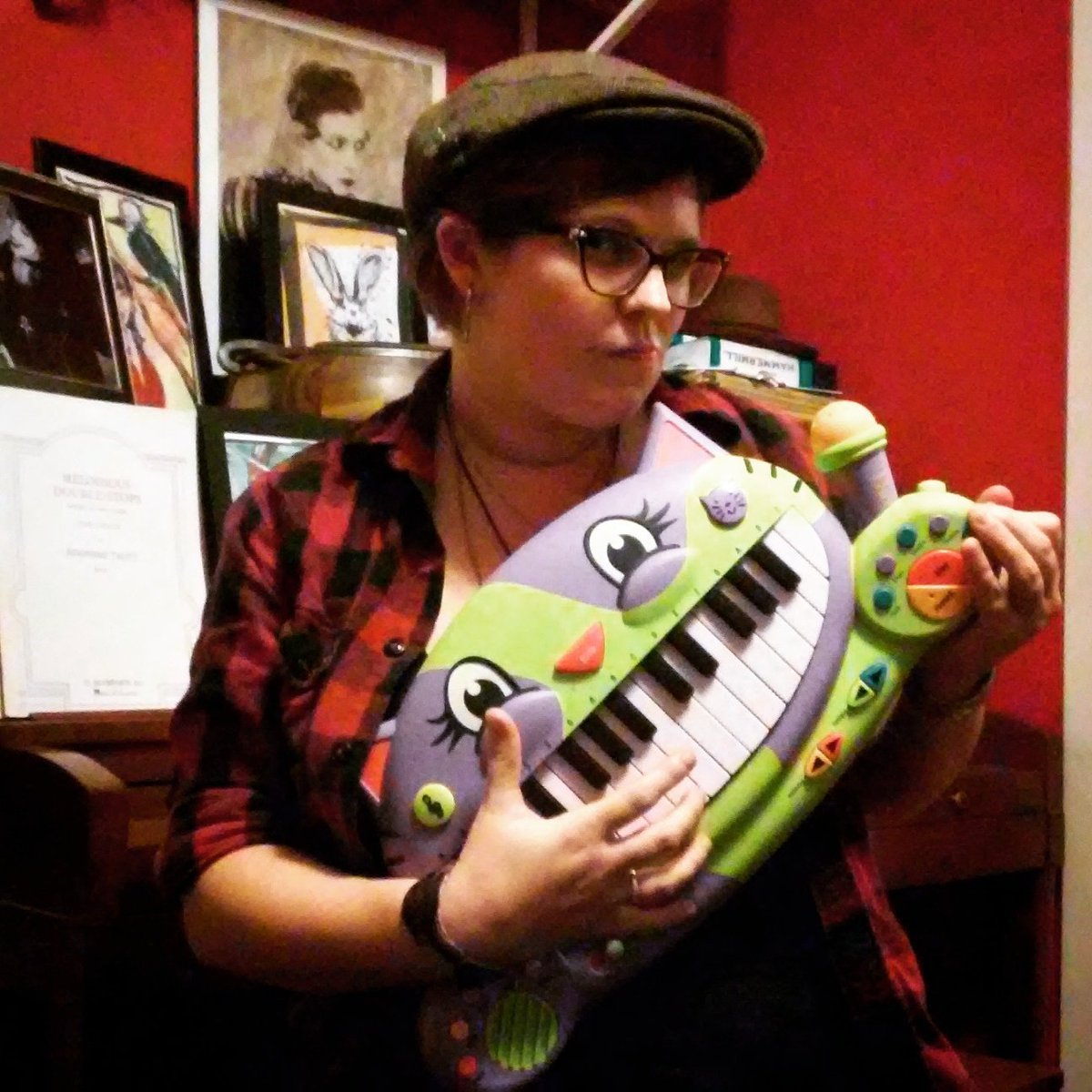 TheSarahShay's tweet photo. Portrait of the artist moments before playing "As Time Goes By" on a cat keyboard. #rockstarlyfe #catsatparties https://t.co/UZkIzrYyVW