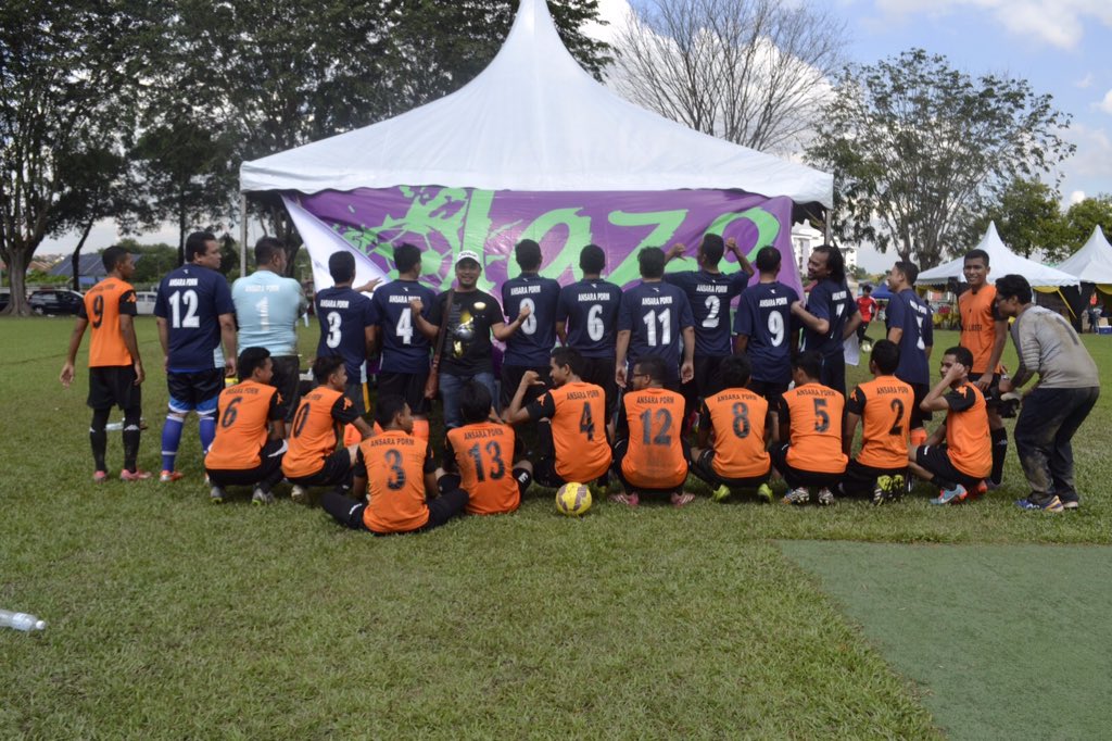 najmiarif_'s tweet photo. KOBfc &amp; BloodbrotherFc #PestaBolaANSARA15 
#AnsaraPDRM https://t.co/nba7WlN2UI