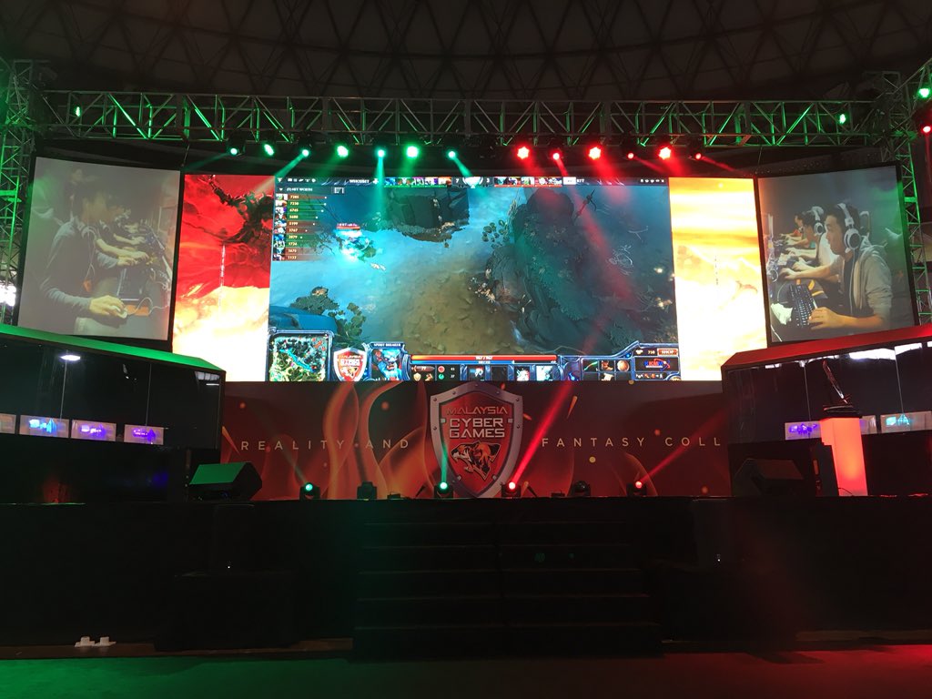 Khairykj's tweet photo. Amazing set up for Malaysia Cyber Games at Stadium Negara. #Taring https://t.co/zubruL3a94