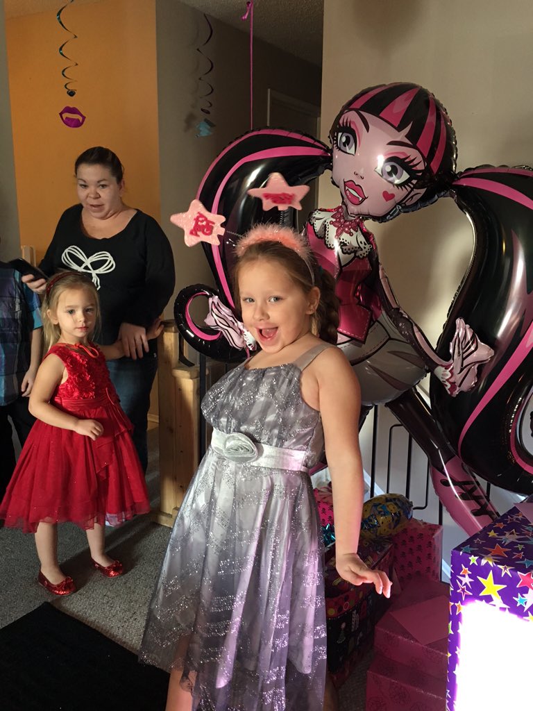 curtdawg2010's tweet photo. My b day girl so happy https://t.co/0F8A3CxQWi