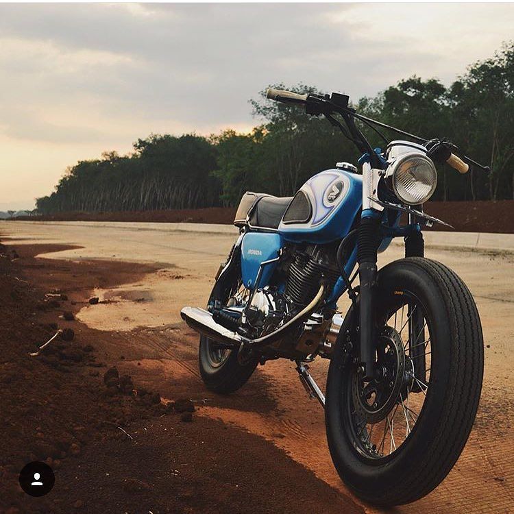 bike_bound's tweet photo. Sweet little Honda #GL200 by @olgaleonardo9. https://t.co/7UI14k5NEJ