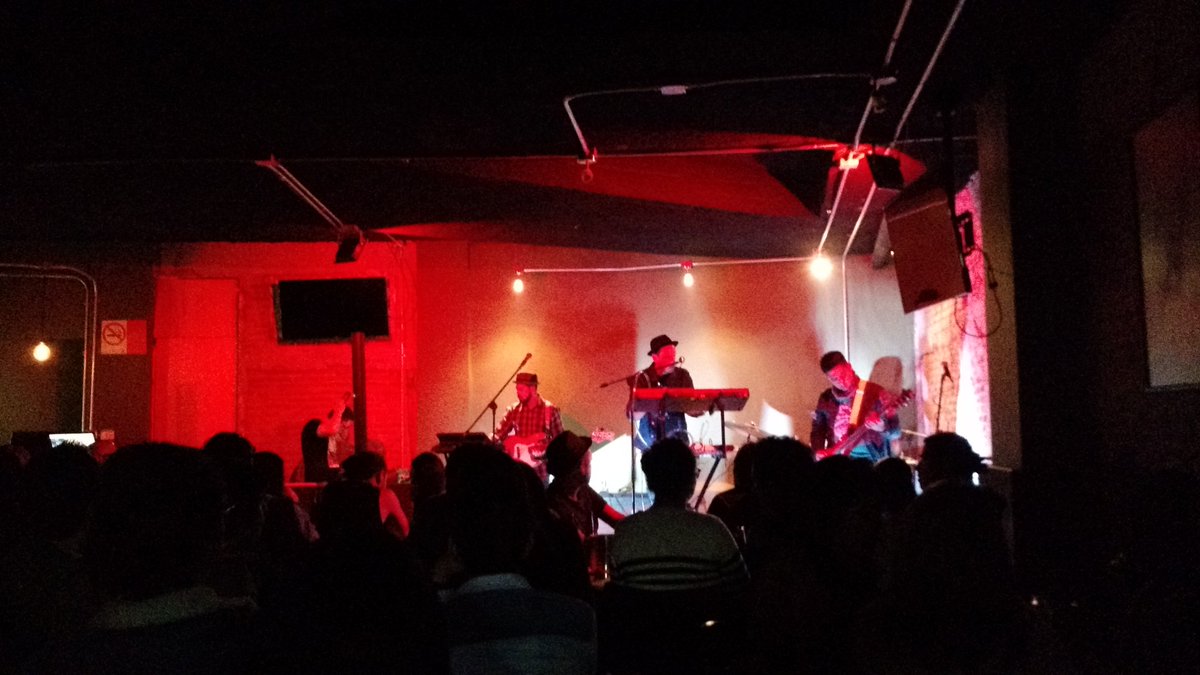 Ahora en el escenario de <a href="/WildWingersLive/">Wild Live</a> los <a href="/peludoband/">PELUDO</a>, a la venta su vinyl #SatéliteSuena