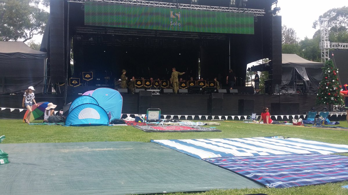 leashaNkurt's tweet photo. Great spot #civicparkcarols https://t.co/YEdYgQ6p06