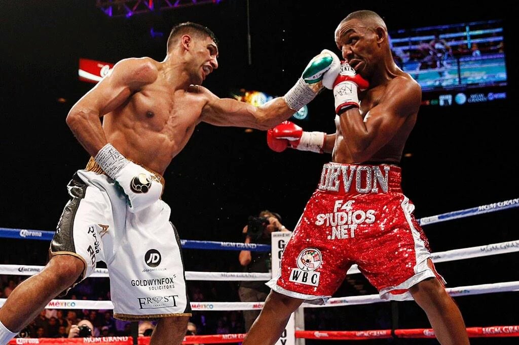Raja07Mns's tweet photo. 1year ago today @AmirKingKhan outclassed Alexander... @SHOsports @MGMGrand ...2016 will be BIGGER 👊 #teamkhan #speed https://t.co/4Huk6DpJee