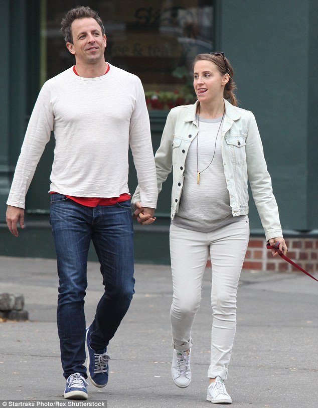 _Starkiddo's tweet photo. Seth Meyers takes a stroll with pregnant wife Alexi. #SethMeyers #AlexiAshe #pregnant
https://t.co/X2nOB0paS4 https://t.co/rnjCMMOwXy