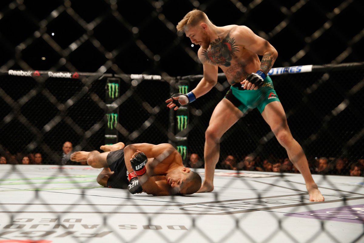 SportsCenter's tweet photo. 13 seconds.
Fastest in a title fight in UFC history. 
#UFC194 (via @ESPNStatsInfo) https://t.co/17JDjS5tTR