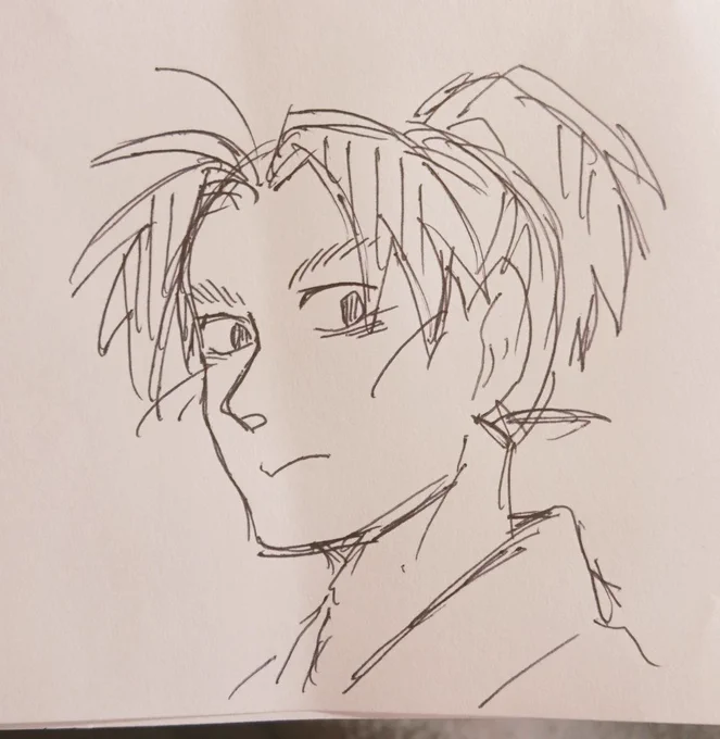 原稿中なんだけど無性に落書きしたくて一年ぶりくらいに文次郎描いてみたんだけど久々すぎて顔変わりすぎな～ 