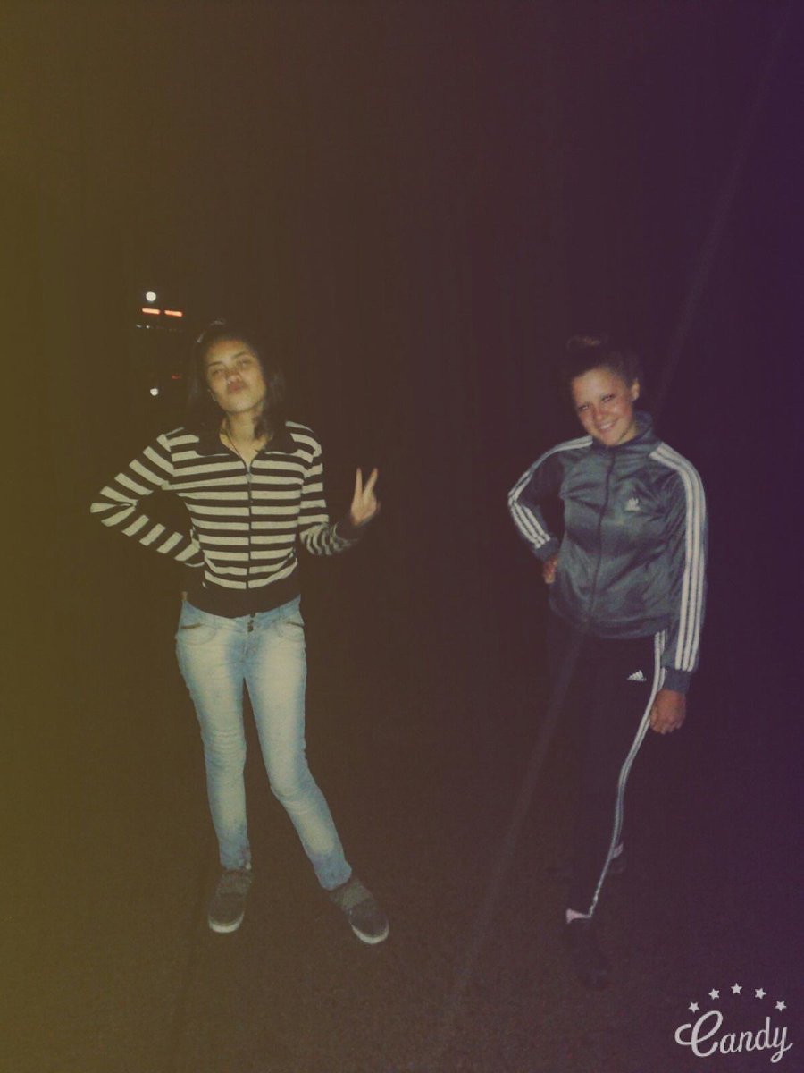 Antonela241's tweet photo. Con la que me segúndea para todos lados 8) Con Mi prima,Compaa,Ñery todo >.< jaja te quiero Rubia linda :'3 !! https://t.co/MAmmNcNKdv