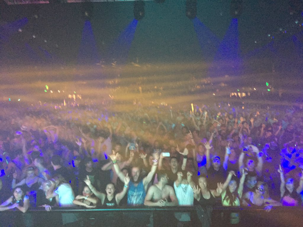thaplayah's tweet photo. Thanks Australia, see you next time!   #knockoutcircus https://t.co/FbboKwld1l