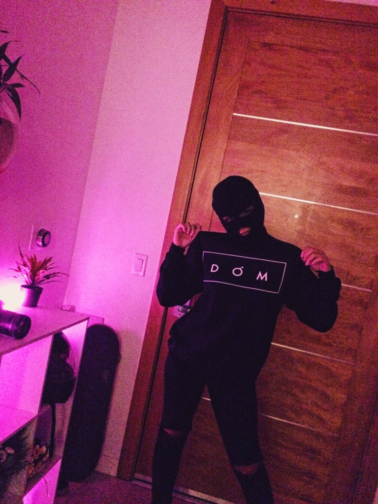 AndreaRussett's tweet photo. I'm doms #1 fan https://t.co/9OxMe5nilM