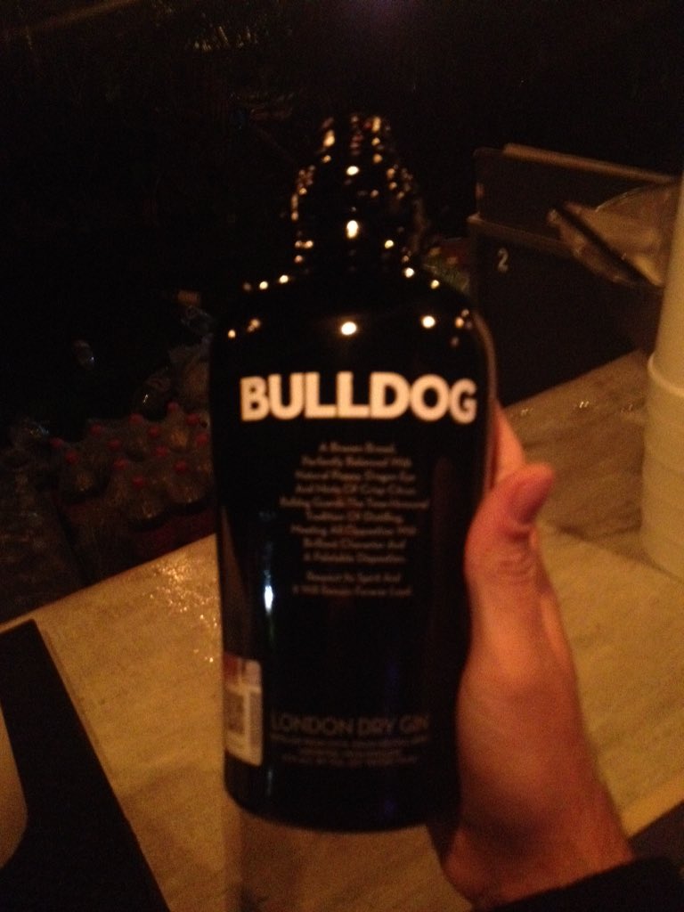 titankaizen's tweet photo. Hoy es noche de bulldog. @BULLDOGGIN #SomeWinterParty https://t.co/eg3IJhxL8c