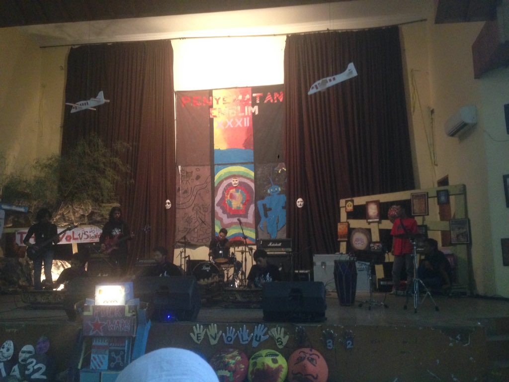 Lismaunpas's tweet photo. Emblim32 telah dibuka @Lismaunpas:  #Emblim32Lisma #livetweet #TheRevolutioner #LismaUnpas https://t.co/ixkEvx4kdq