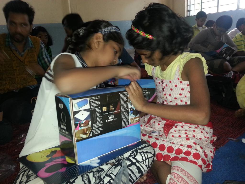 SunSciSchool's tweet photo. Kids busy in making film projector at #sundayscienceschool https://t.co/pXKzufwssH https://t.co/uvIvpZbPDt