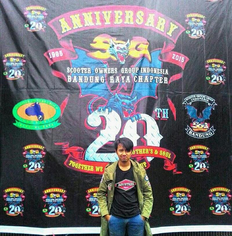 Salah seorang pengunjung yg datang &amp; berfoto di banner acara Anniv. <a href="/sog_indonesia/">sog-indonesia</a> Chapter Bandung, Minggu (12/12)