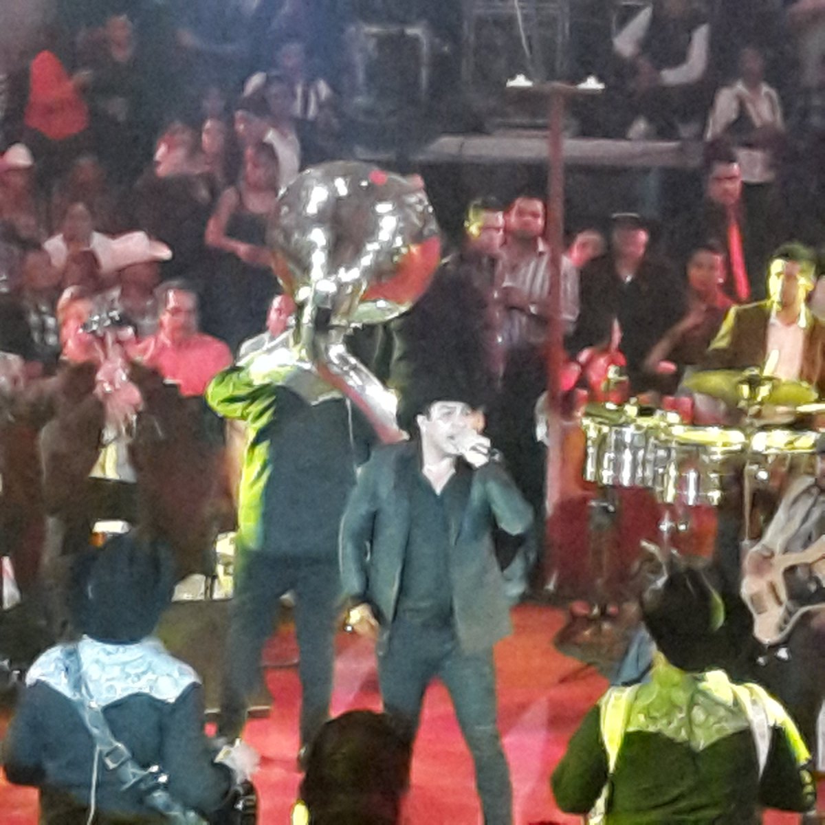 FeriaChiapasAC's tweet photo. Julion Alvarez en el Palenque de Gallos de la Feria Chiapas 2015. La Feria Que Nos Une. https://t.co/zghxoqDvFo