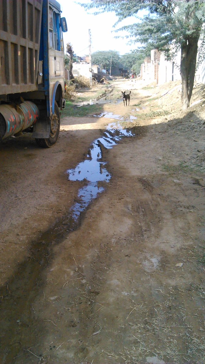 rbmalwal1's tweet photo. @cmohry ये सडक है या गंदा नाला,  गांव खानक, तोशाम, भिवानी। पंचायत को कई बार बताने के बावजूद कोई सुनवाई नहीं। https://t.co/bT5BNPETib