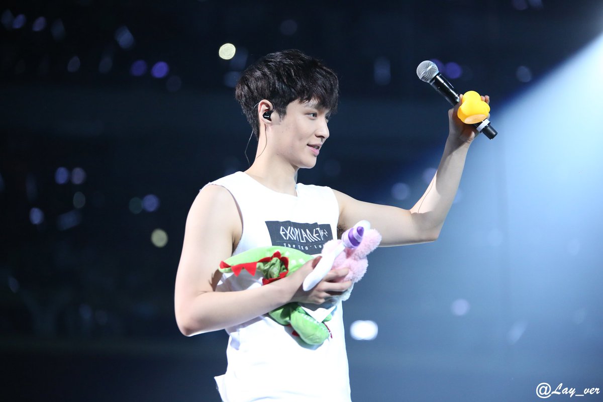 kaiyunSportVip's tweet photo. [PIC] 151212 LAY (cr layver)
 https://t.co/WHBsBqQVH5