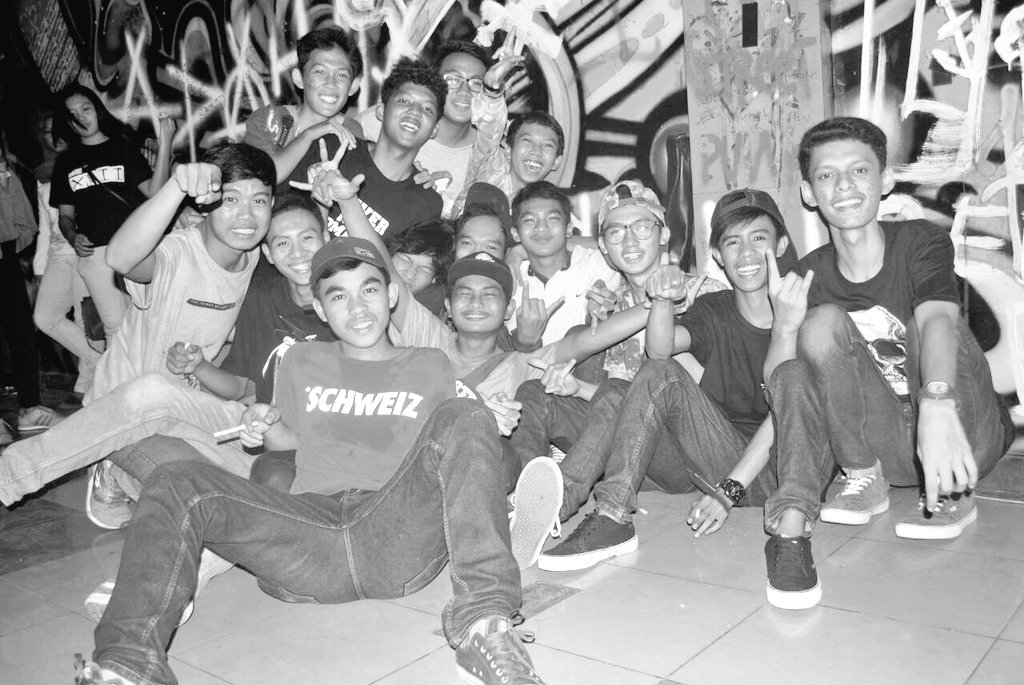 reset_again's tweet image. 12Des done!thnks student sick @CHENGIRROOM_ &amp;amp; semua yg sdh hadir,sampai bertemu kembali dirossi music tgl 26des.