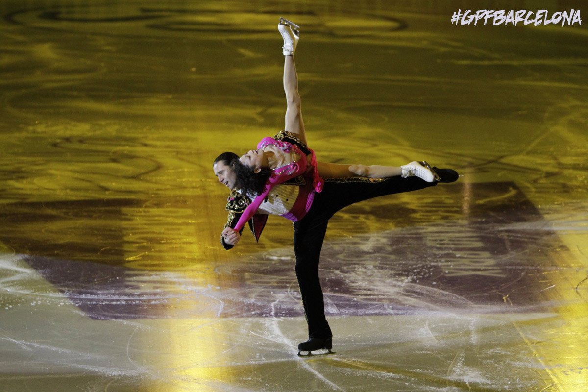 Kavaguti and Smirnov, bronze medalists of the Pairs final! #GPFBarcelona