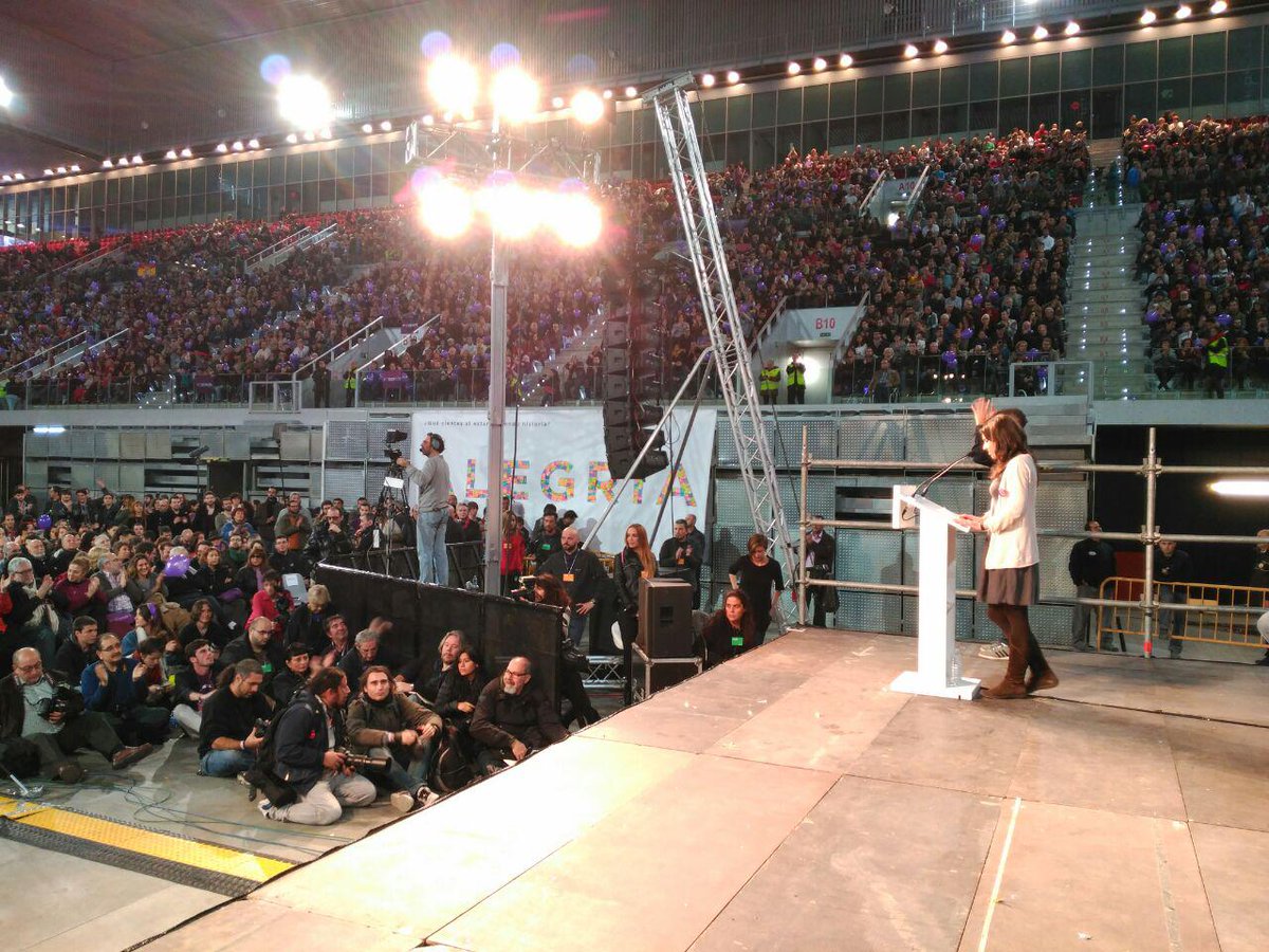 podem_cat's tweet photo. "Adelante, compañeros y compañeras, que la historia es nuestra", @Irene_Montero_ #PodemosRemontada https://t.co/xmgdjbvjhm