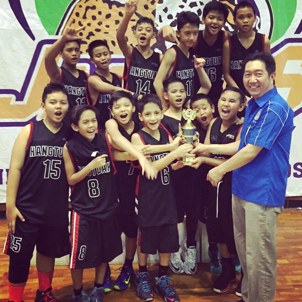 sarseh's tweet photo. these boys!!! 🏆🏆🏆🏆🏆 Hang Tuah meraih National Basketball Championship 2015 KU-12 setelah kalahkan Cougars 31-24 👍🏼👍🏼 https://t.co/jjP3GV9KI5