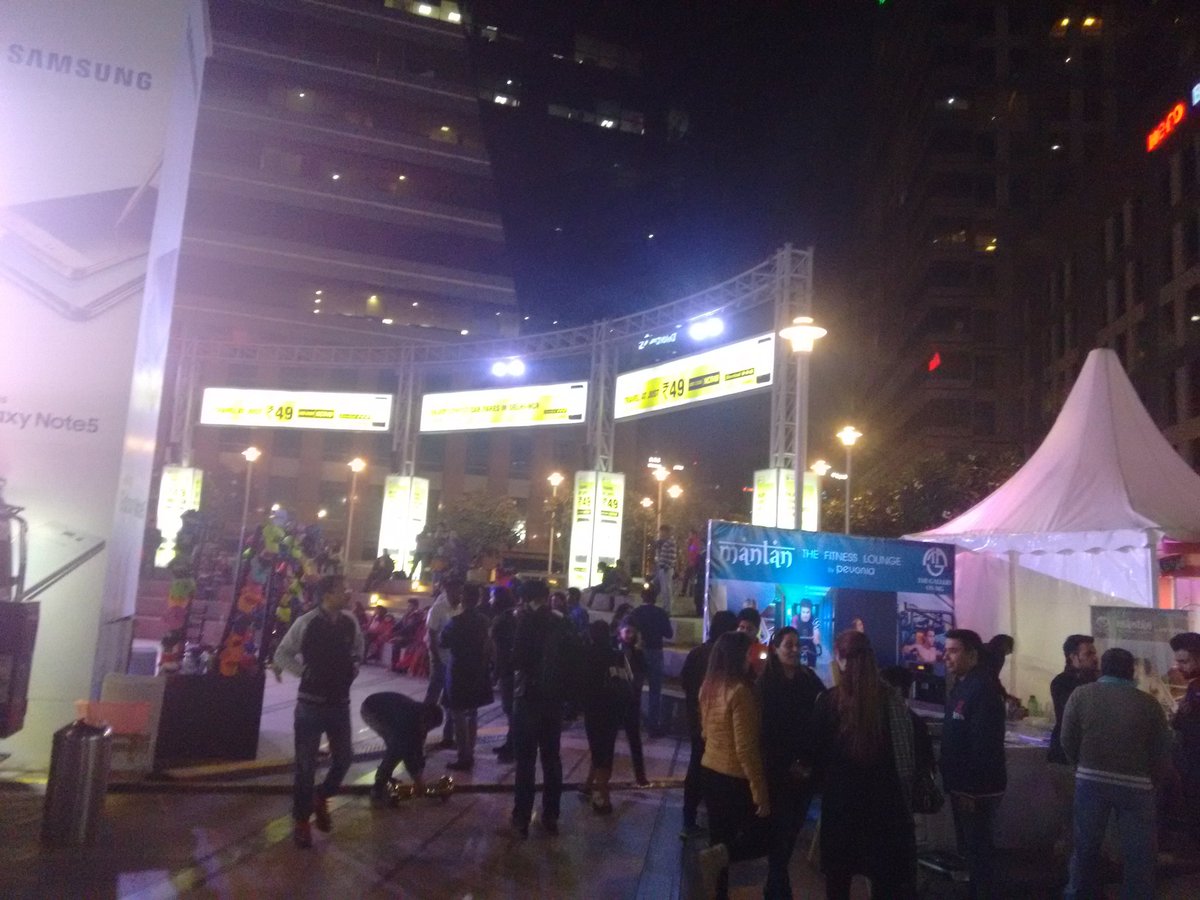 TheGrubFest's tweet photo. Plenty of lights and plenty of smiles at #GrubWeekend https://t.co/LRQqan8GsF