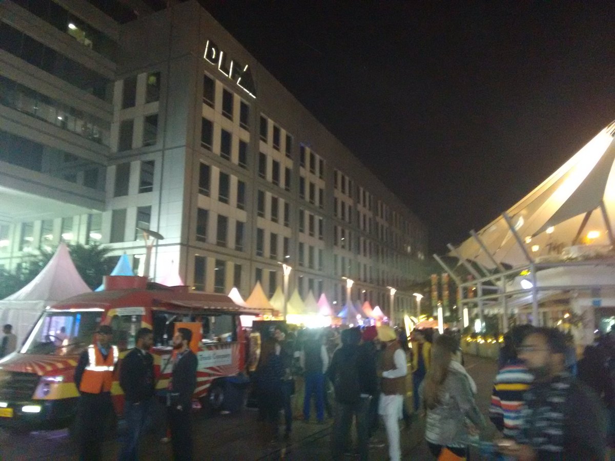 TheGrubFest's tweet photo. Plenty of lights and plenty of smiles at #GrubWeekend https://t.co/LRQqan8GsF