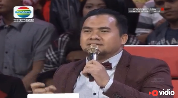 paridajja4's tweet photo. @henny_hanip sudah dangdut banget! tapi ada salah lirik saat di akhir lagu EVI CEPAT SEMBUH YA https://t.co/m3HEQm7LPq