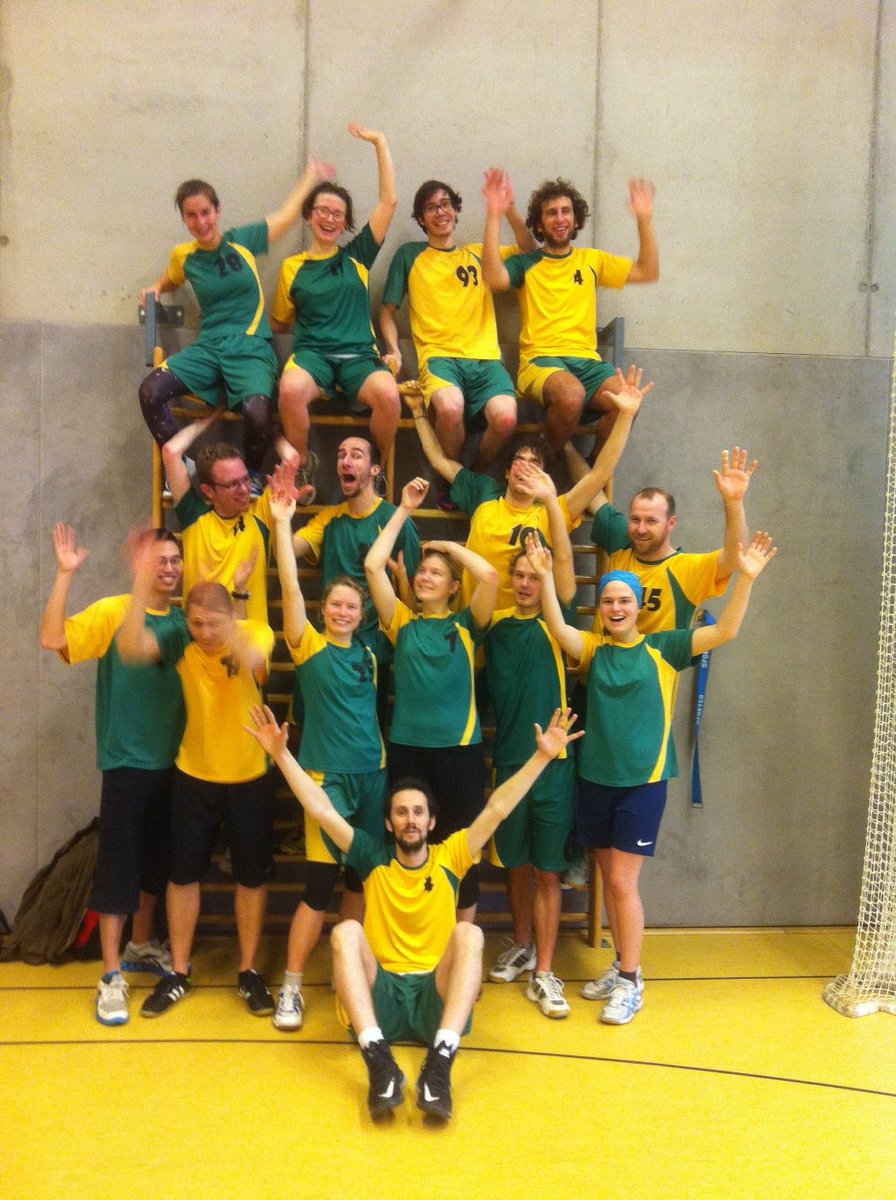 In unserem 3. Spiel schlagen wir DiscUrs ganz knapp mit 12:11. #GoGriffins #WLBB15