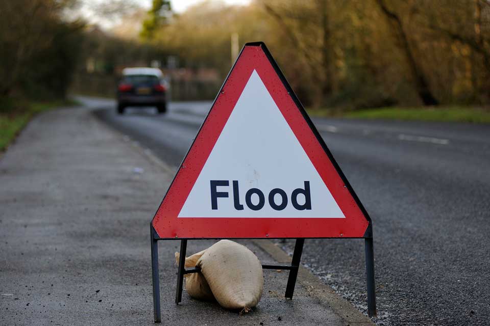 DefraGovUK's tweet image. Work to identify additional flood protection measures in Cumbria announced today bit.ly/1P0xKpV #floodaware