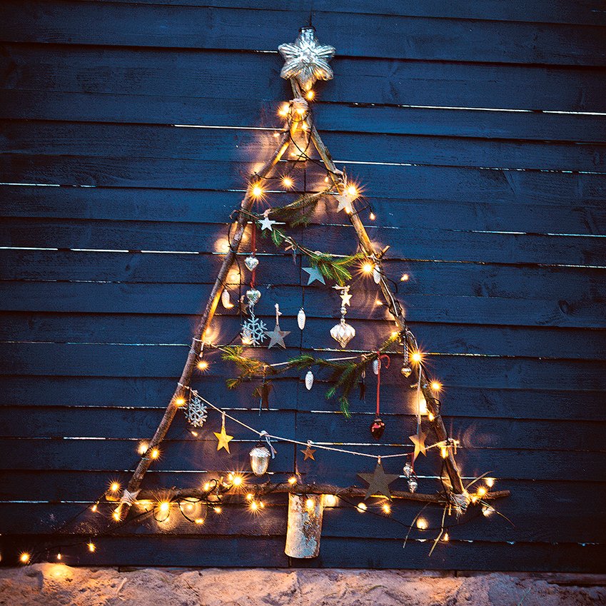A contemporary take on a traditional Christmas tree buff.ly/1lTQaPk #homeinspo