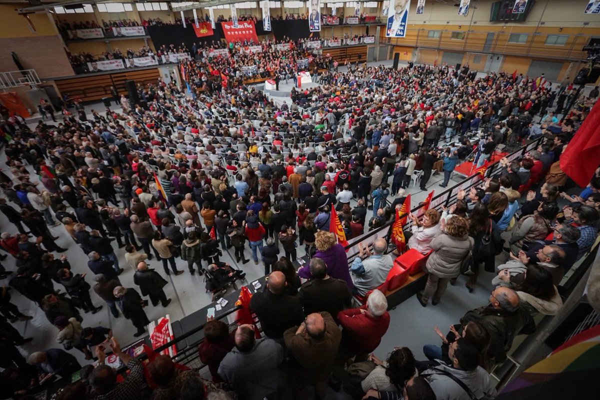 agarzon's tweet photo. Espectacular Valencia. Miles de personas en el acto de campaña. ¡Emocionados! https://t.co/Ws7rv82Ubb