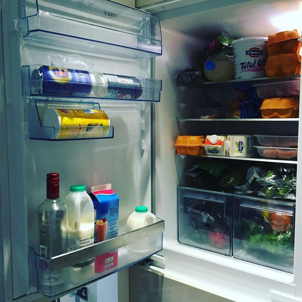 NUTRiBULLETFans's tweet photo. #healthy #healthyfridge #leanin15 #90daysssplan #idontknowwhatdayimon #ignorethebeer #eggs #almondmilk #chicken #ve… https://t.co/GxmRxQGACs