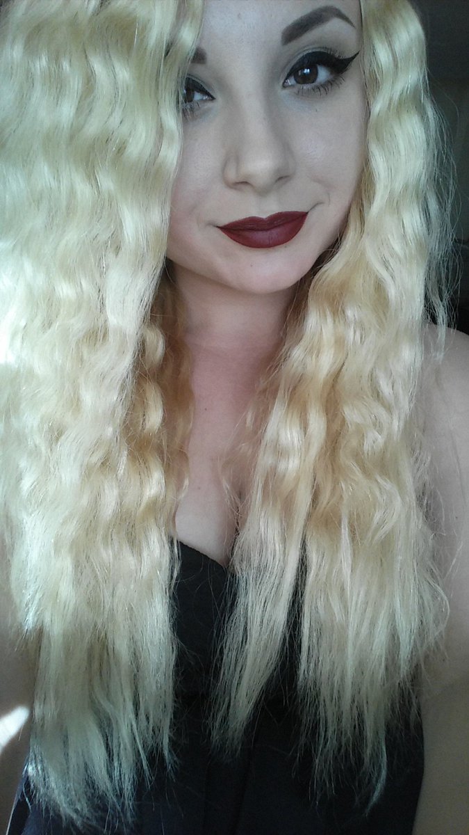 CatEyesRedLips's tweet photo. New hair https://t.co/atSHOQYFLn https://t.co/2vEIIU6tfL