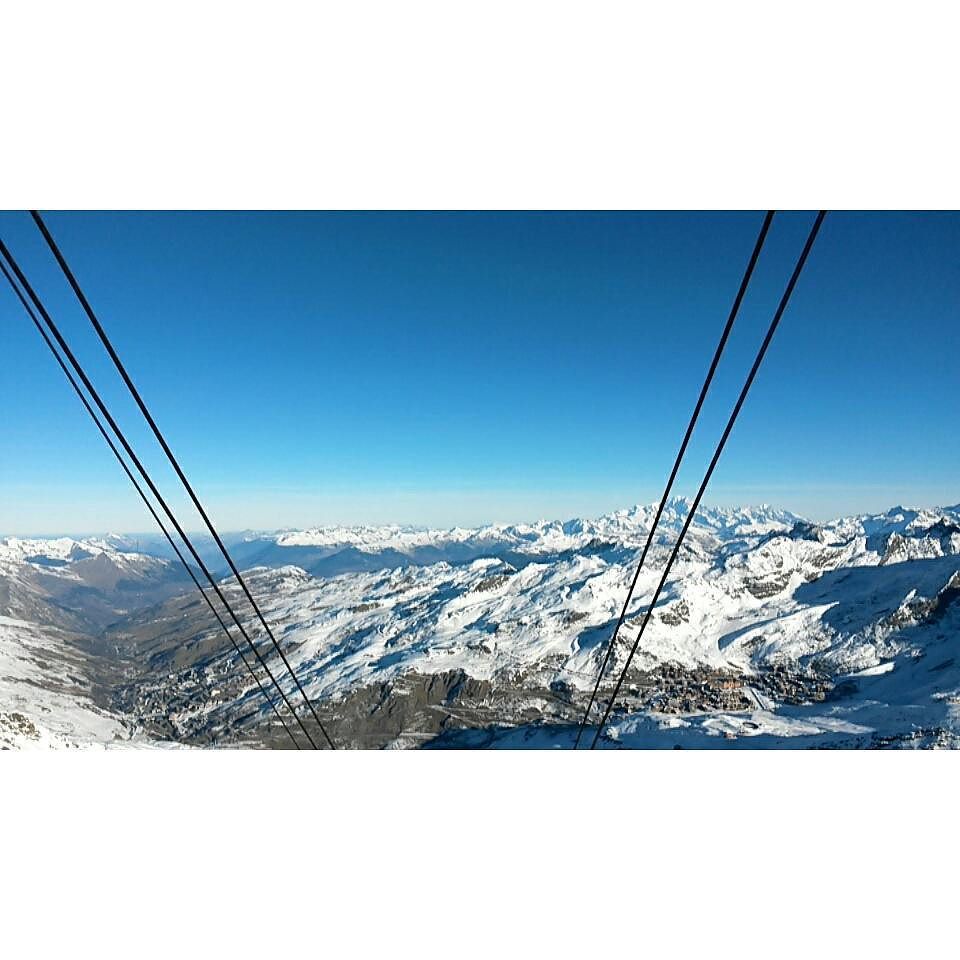 MontagneJadore's tweet photo. Winter ski ❄🏂
#winter #snow #ski #valthorens #les3vallees #telecabines #ontopofthemontain #mountains #alps #picofth… https://t.co/Vf3du6KVOc
